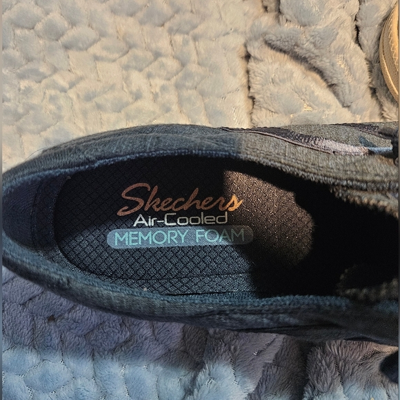 ⚓️Sketchers Memory Foam Sneakers - Picture 3 of 4